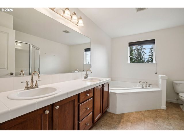 16226 TRACEY LEE Ct, Oregon City, OR 97045