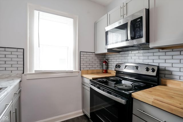 945 Cecil Avenue, Indianapolis, IN 46219