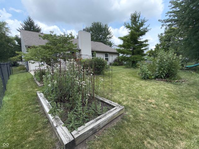 437 E Pine Ridge Drive, Westfield, IN 46074