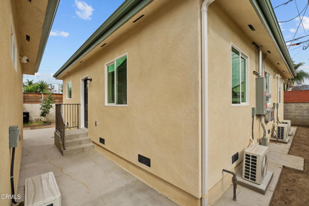 148 S Parish Place, Burbank, CA 91506