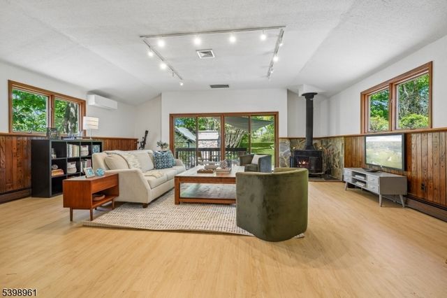 43 Parker Ave, Maplewood Twp., NJ 07040