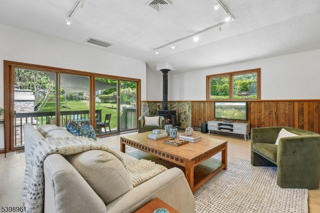 43 Parker Ave, Maplewood Twp., NJ 07040