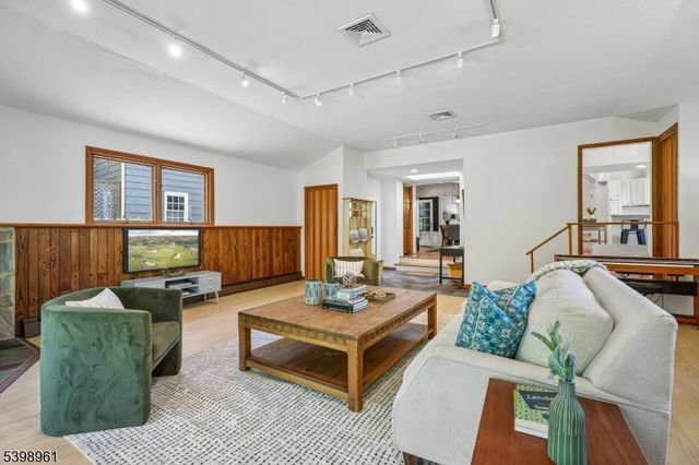43 Parker Ave, Maplewood Twp., NJ 07040