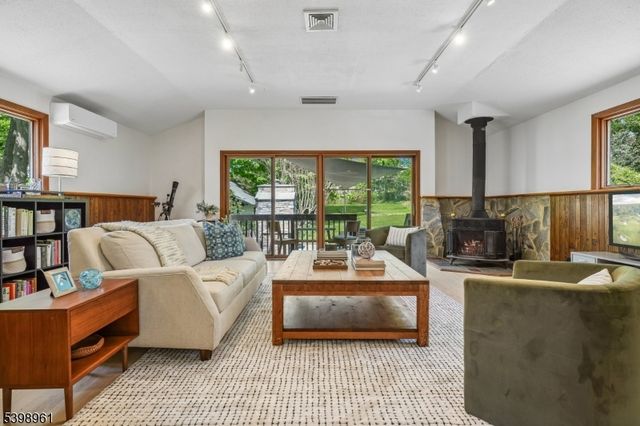 43 Parker Ave, Maplewood Twp., NJ 07040