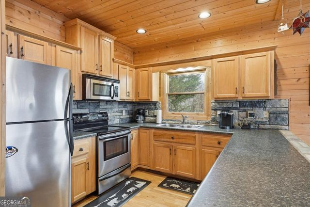 97 Fox Mountain Crossing Road, Blue Ridge, GA 30513