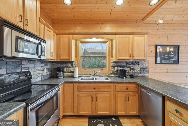 97 Fox Mountain Crossing Road, Blue Ridge, GA 30513