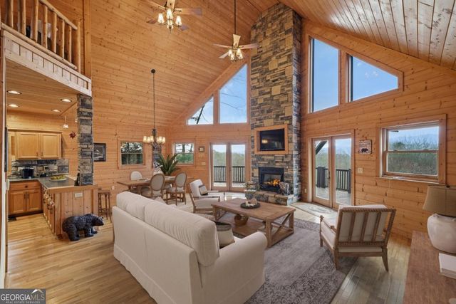 97 Fox Mountain Crossing Road, Blue Ridge, GA 30513