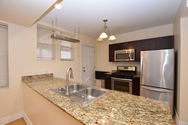 2840 W Glenlake Avenue 2D, Chicago, IL 60659