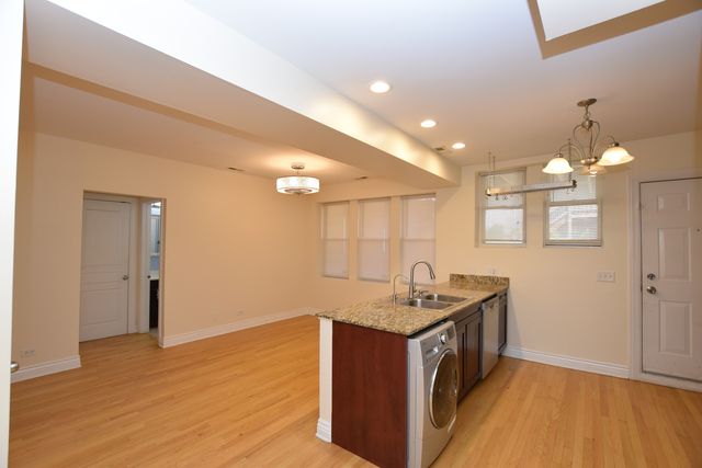 2840 W Glenlake Avenue 2D, Chicago, IL 60659