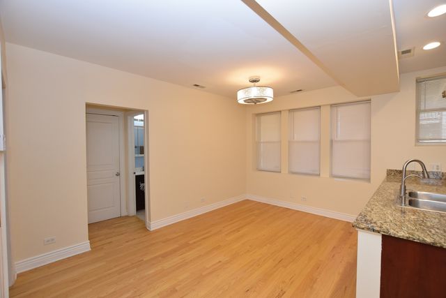 2840 W Glenlake Avenue 2D, Chicago, IL 60659