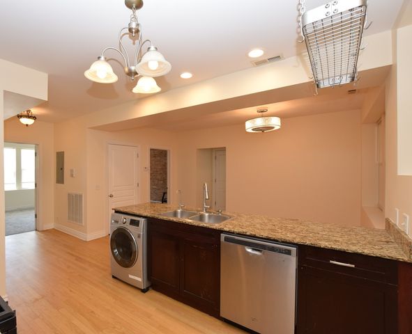 2840 W Glenlake Avenue 2D, Chicago, IL 60659