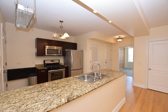 2840 W Glenlake Avenue 2D, Chicago, IL 60659