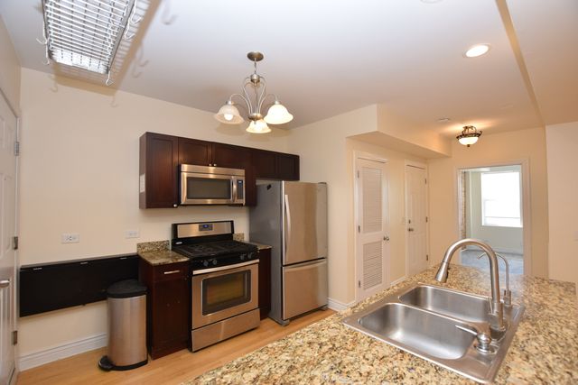 2840 W Glenlake Avenue 2D, Chicago, IL 60659