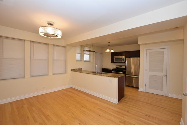 2840 W Glenlake Avenue 2D, Chicago, IL 60659