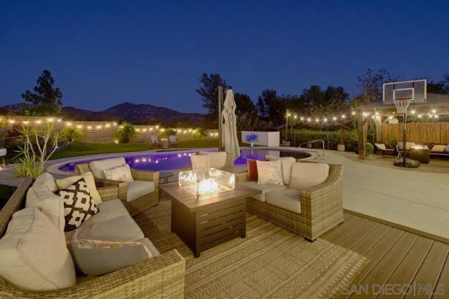 17115 Tam O'Shanter Dr, Poway, CA 92064