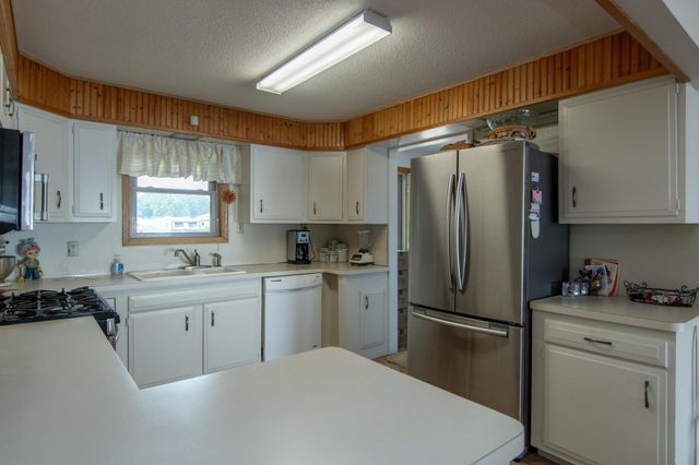 46474 Bay Avenue, Isle, MN 56342