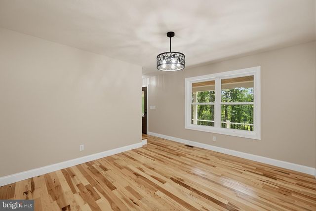 114 DRIPPING SPRING RD, Morgantown, WV 26508