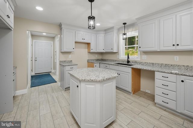114 DRIPPING SPRING RD, Morgantown, WV 26508