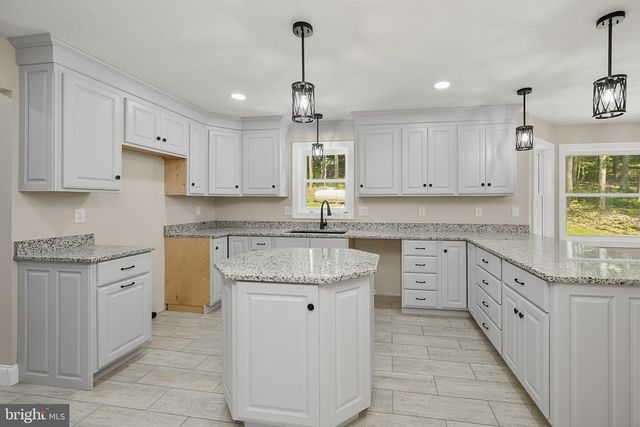 114 DRIPPING SPRING RD, Morgantown, WV 26508
