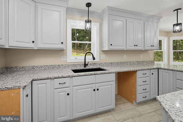 114 DRIPPING SPRING RD, Morgantown, WV 26508