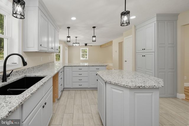 114 DRIPPING SPRING RD, Morgantown, WV 26508