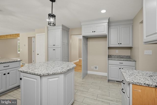 114 DRIPPING SPRING RD, Morgantown, WV 26508