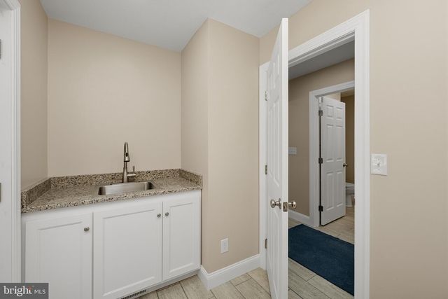 114 DRIPPING SPRING RD, Morgantown, WV 26508