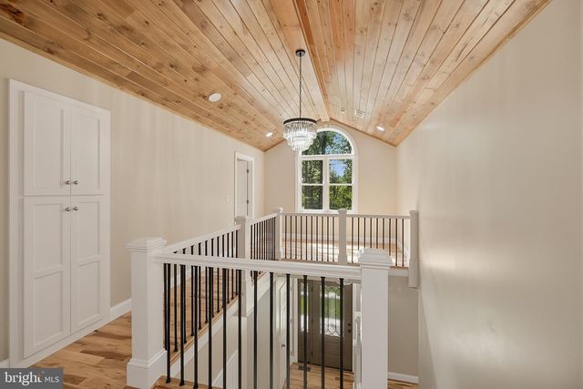 114 DRIPPING SPRING RD, Morgantown, WV 26508