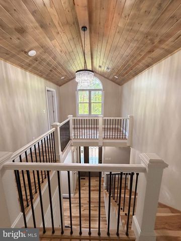 114 DRIPPING SPRING RD, Morgantown, WV 26508