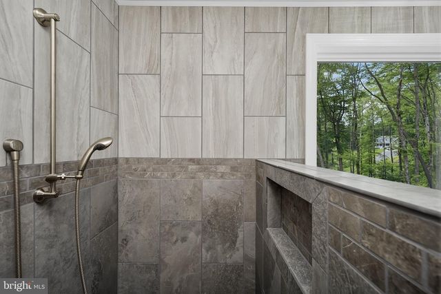 114 DRIPPING SPRING RD, Morgantown, WV 26508