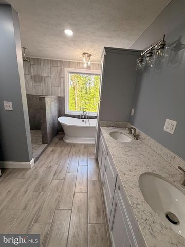 114 DRIPPING SPRING RD, Morgantown, WV 26508