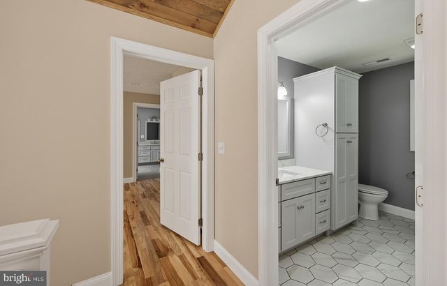114 DRIPPING SPRING RD, Morgantown, WV 26508