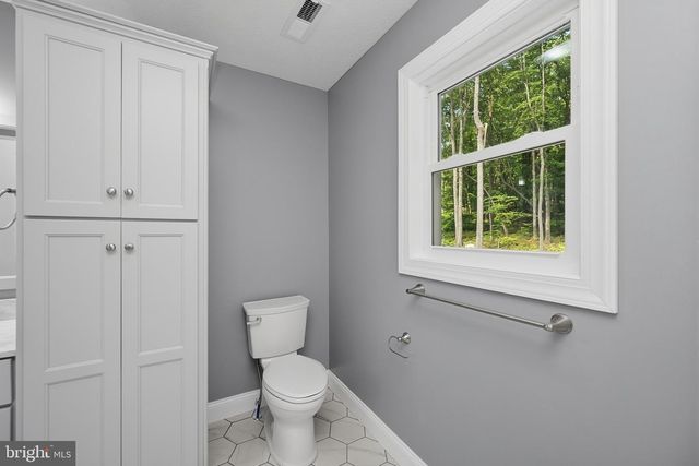 114 DRIPPING SPRING RD, Morgantown, WV 26508