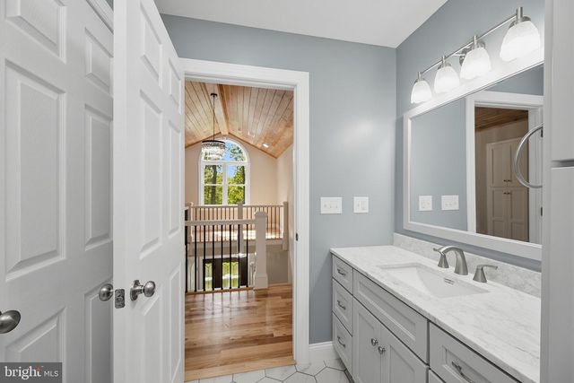 114 DRIPPING SPRING RD, Morgantown, WV 26508