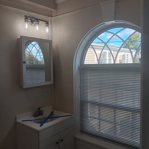 99 Main St 6, Middleboro, MA 02346