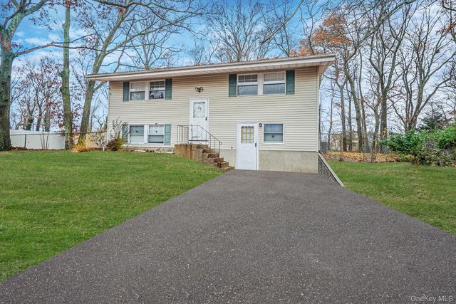 31 Cabin Lane, East Setauket, NY 11733