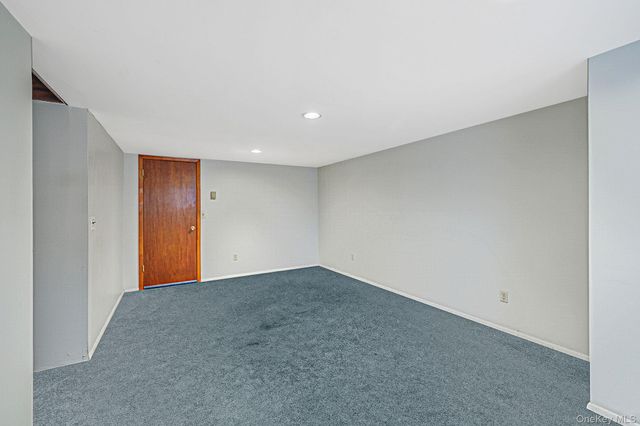 31 Cabin Lane, East Setauket, NY 11733