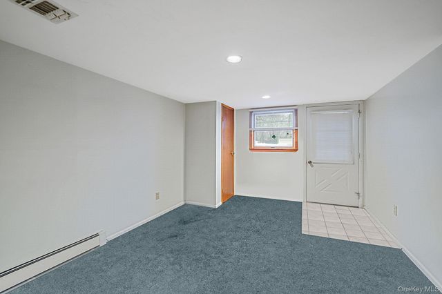 31 Cabin Lane, East Setauket, NY 11733