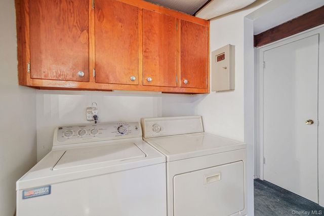 31 Cabin Lane, East Setauket, NY 11733