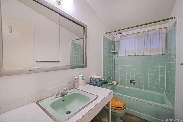 31 Cabin Lane, East Setauket, NY 11733