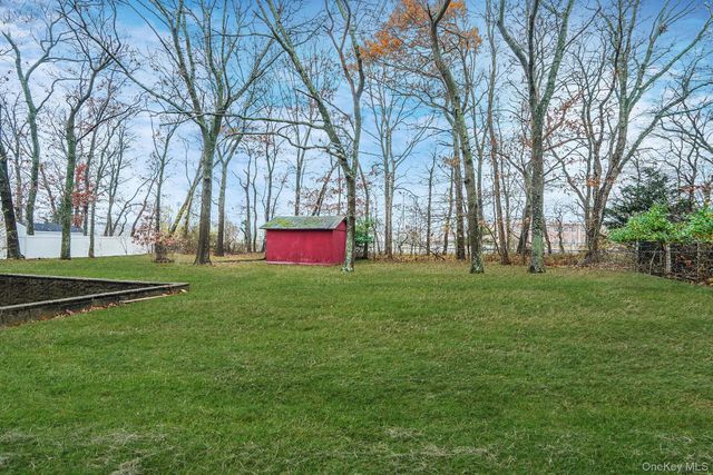 31 Cabin Lane, East Setauket, NY 11733