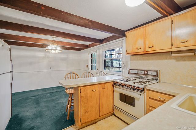 31 Cabin Lane, East Setauket, NY 11733