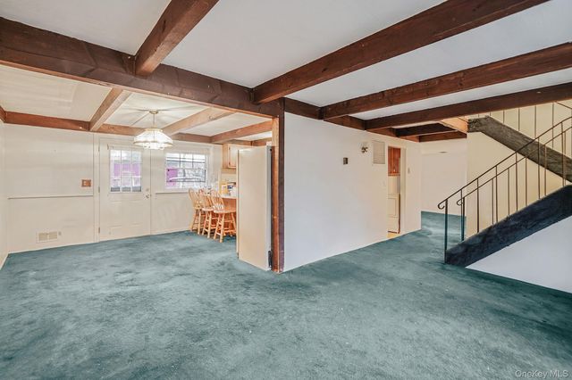 31 Cabin Lane, East Setauket, NY 11733