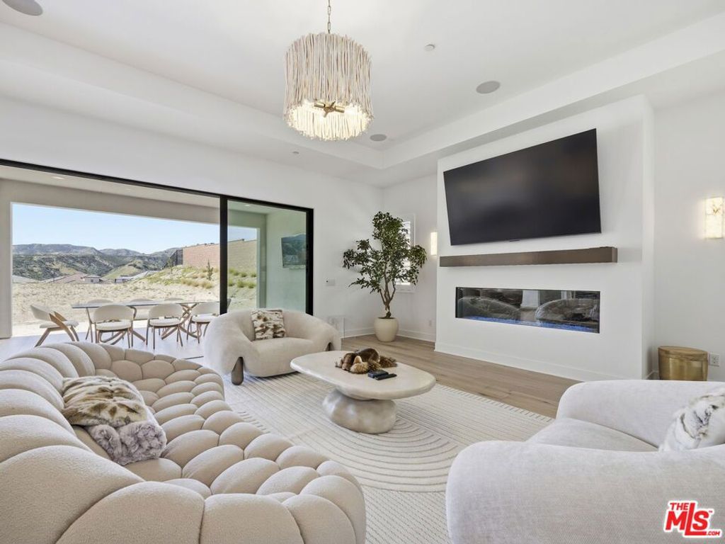 Image 1 of property listing at 12061 N Northstar Lane, Porter Ranch, CA 91326