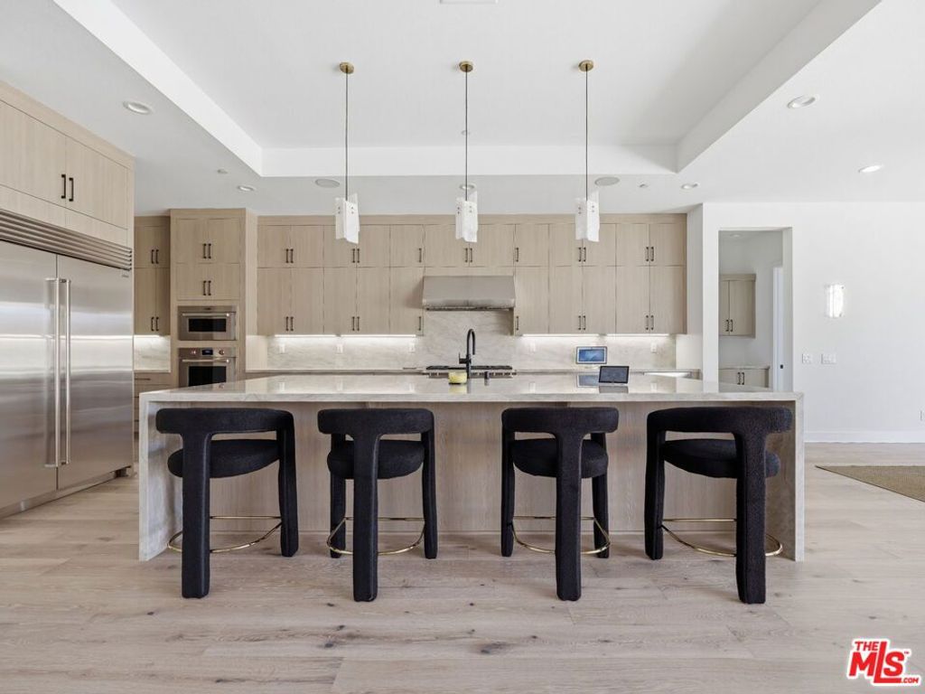 Image 17 of property listing at 12061 N Northstar Lane, Porter Ranch, CA 91326