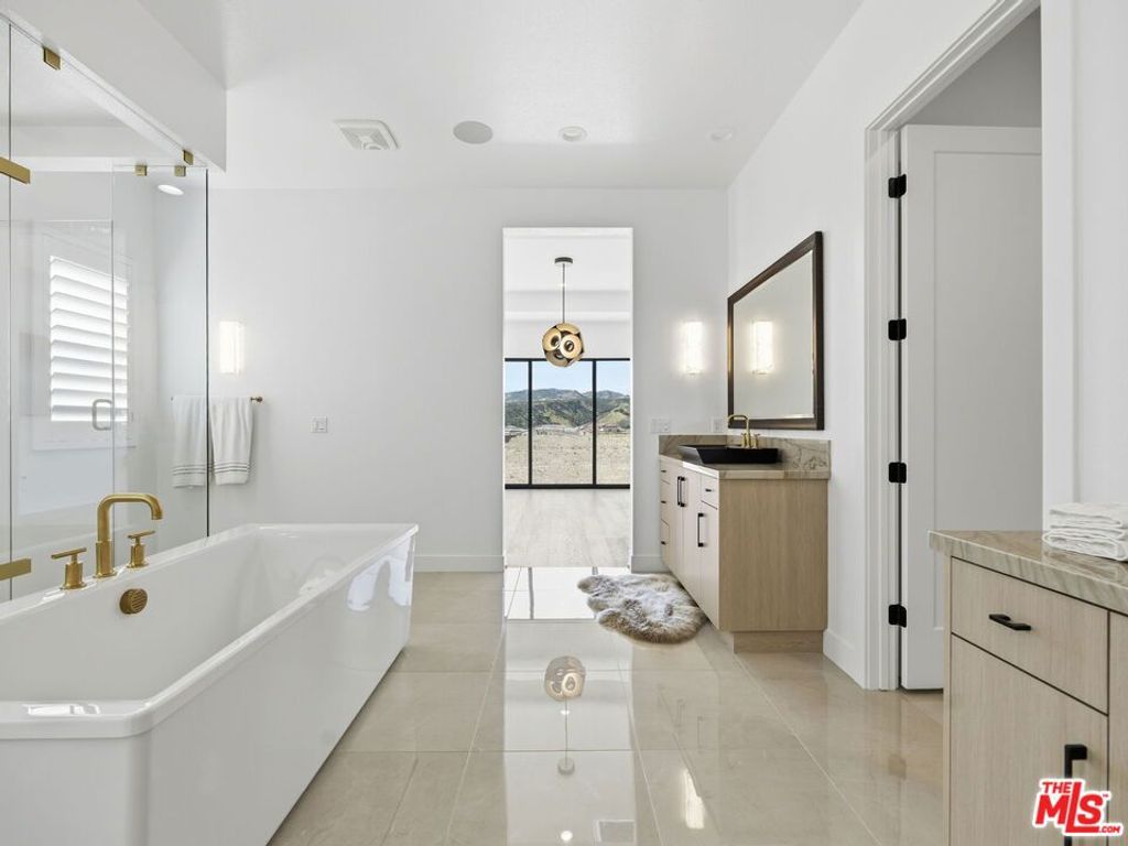 Image 34 of property listing at 12061 N Northstar Lane, Porter Ranch, CA 91326