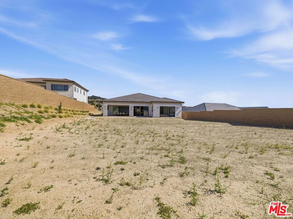 Image 44 of property listing at 12061 N Northstar Lane, Porter Ranch, CA 91326