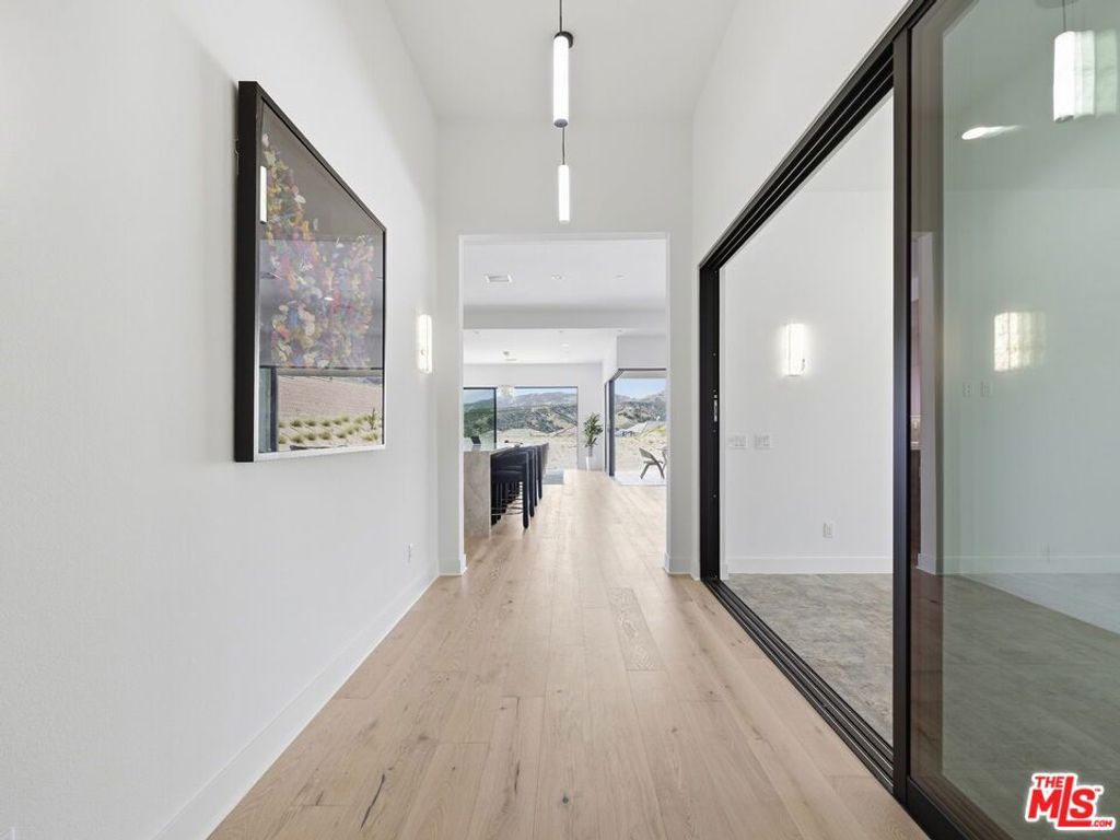 Image 6 of property listing at 12061 N Northstar Lane, Porter Ranch, CA 91326