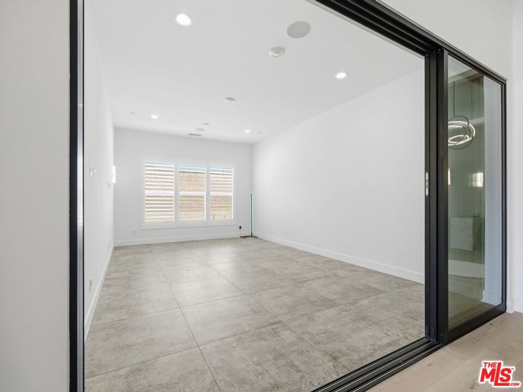 Image 8 of property listing at 12061 N Northstar Lane, Porter Ranch, CA 91326