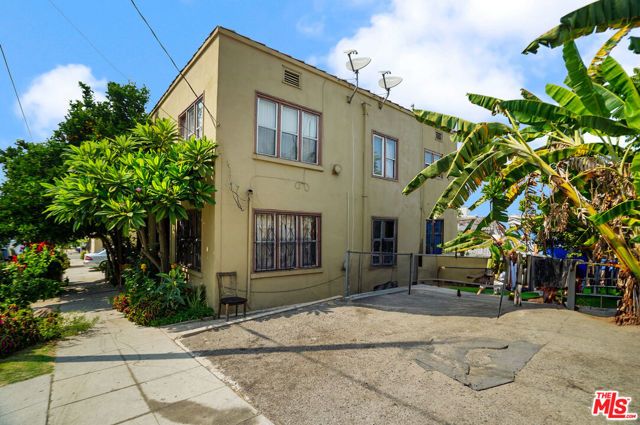 3013 W 11th Street, Los Angeles, CA 90006